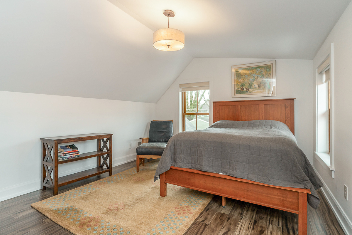 105 e Mithoff St-38