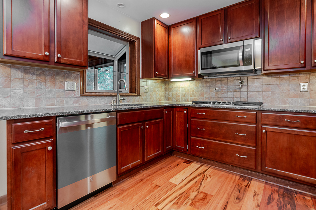 111 North Nob Hill-32