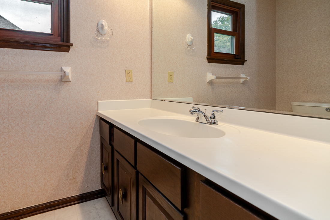 111 North Nob Hill-40