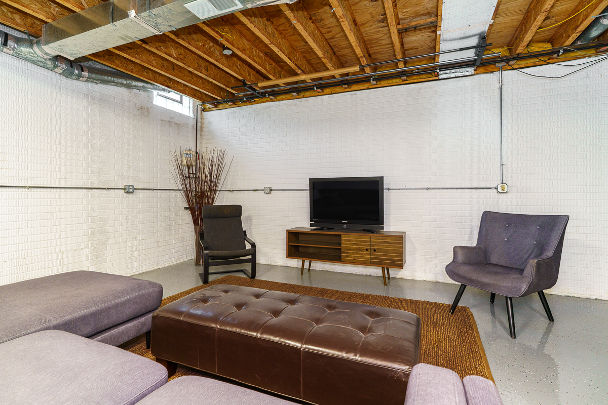 1225 Eastview Ave-13