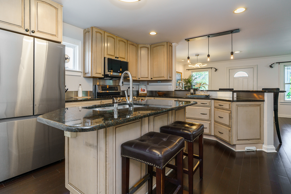 1225 Eastview Ave-23