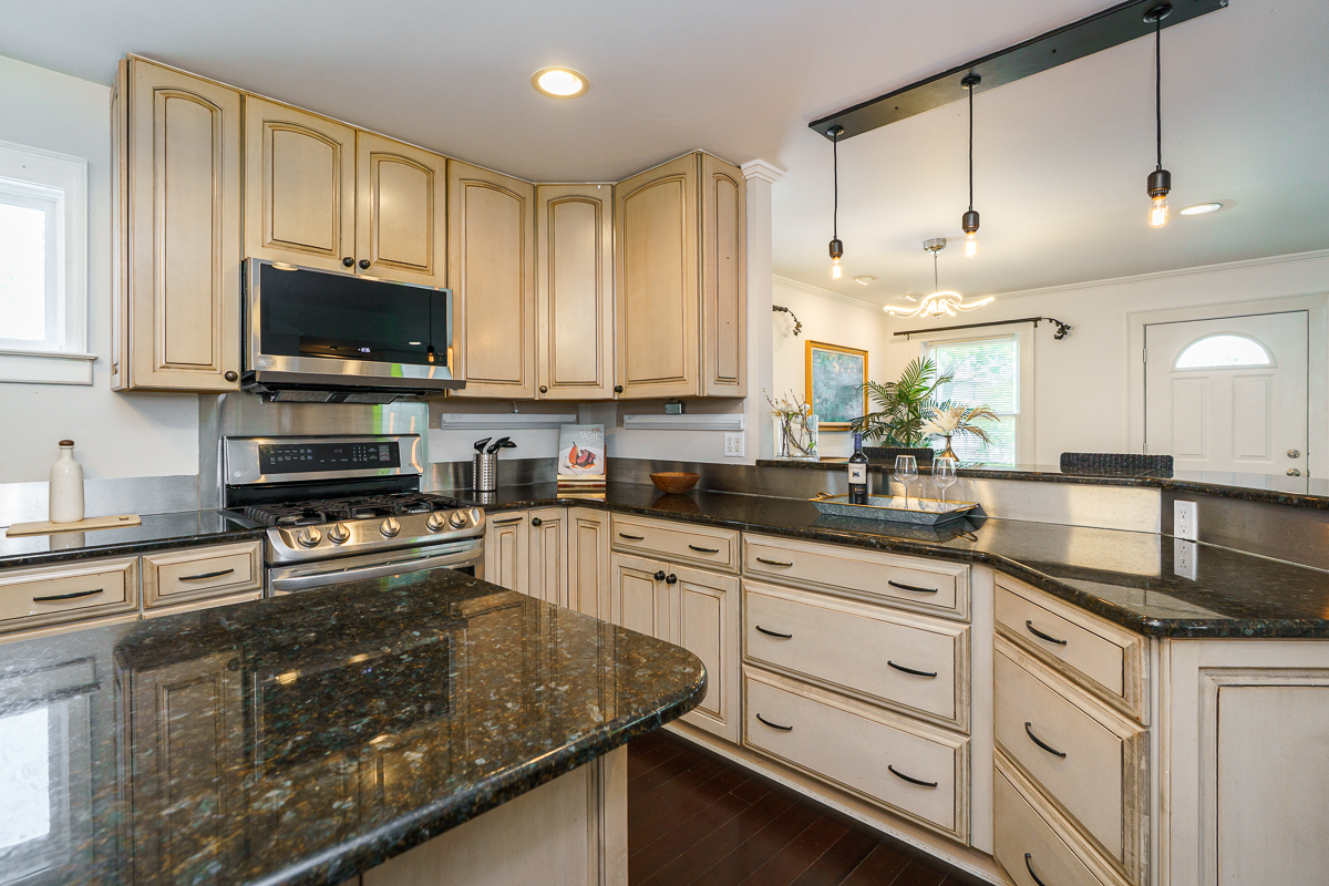 1225 Eastview Ave-24