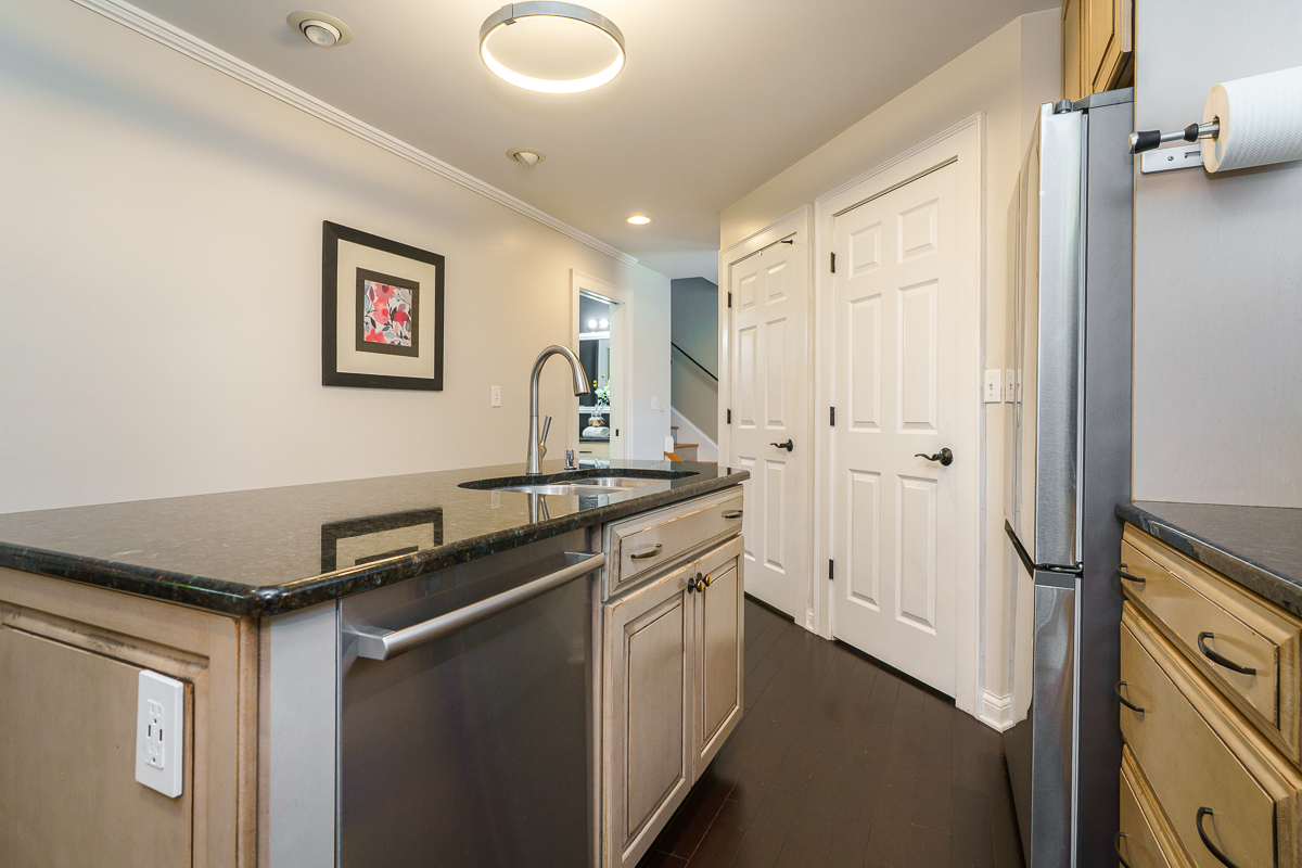 1225 Eastview Ave-25