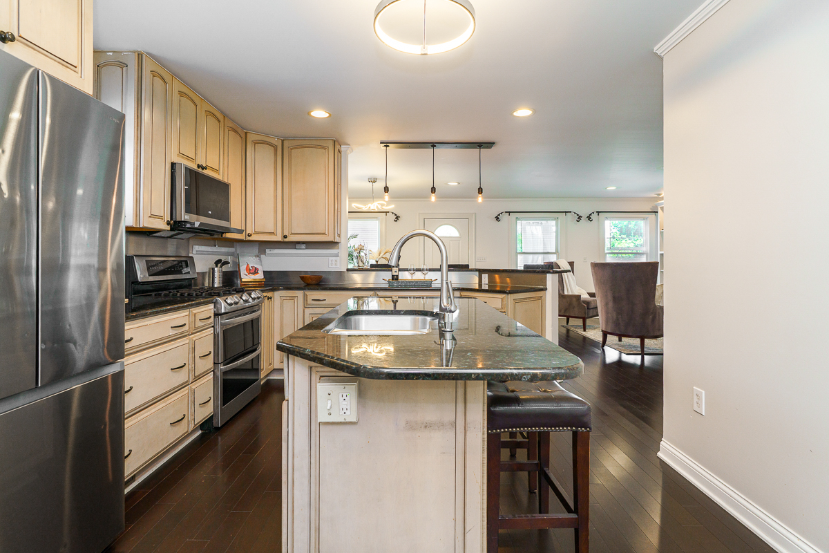 1225 Eastview Ave-27