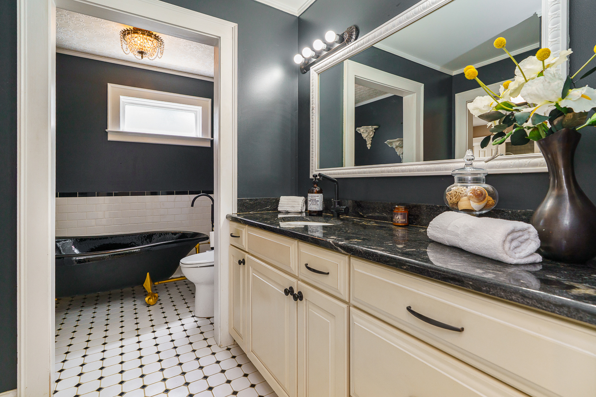 1225 Eastview Ave-30