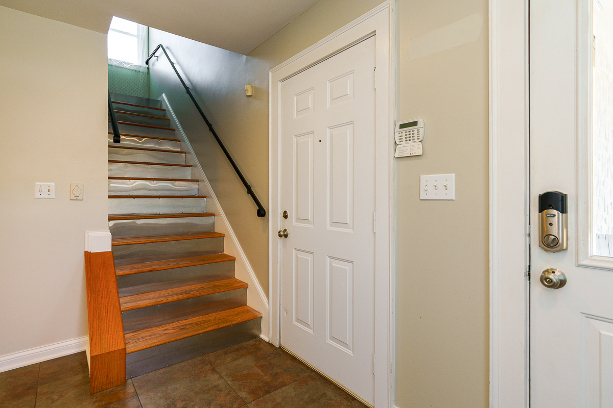 1225 Eastview Ave-32