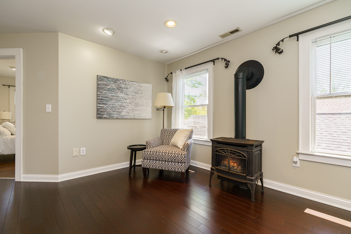 1225 Eastview Ave-35