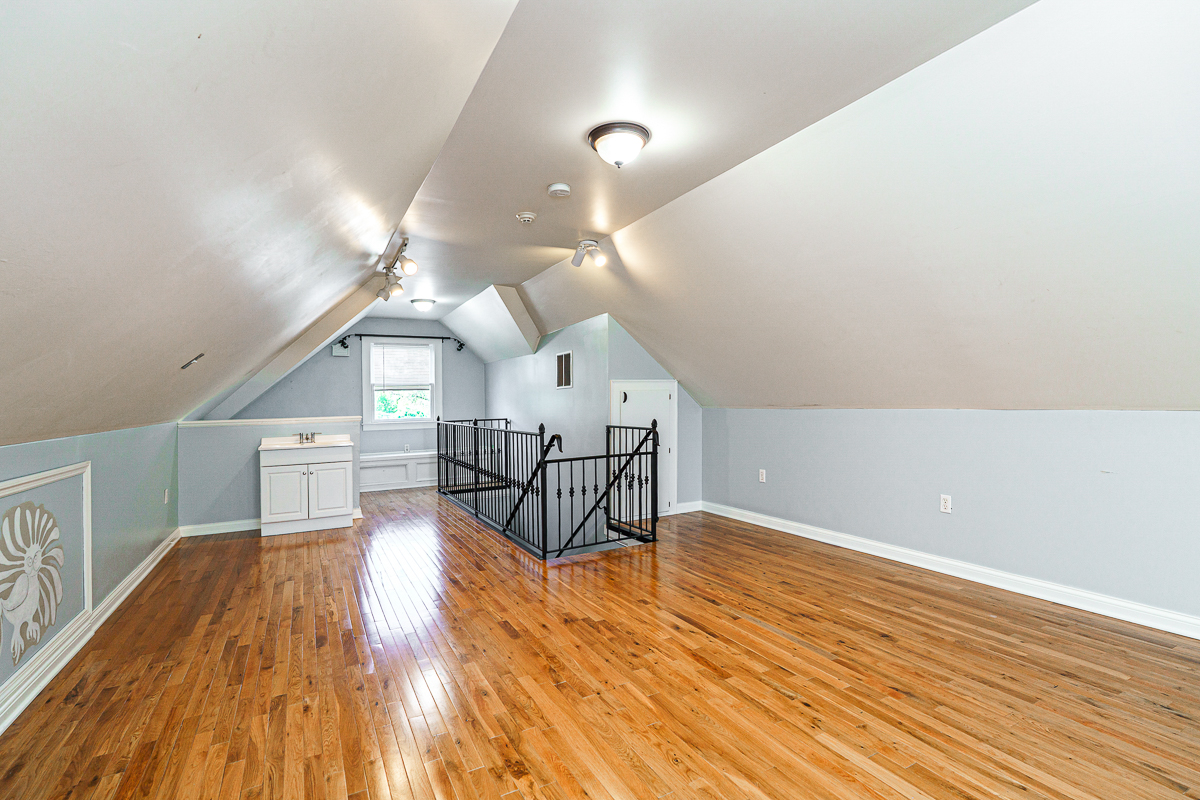 1225 Eastview Ave-46