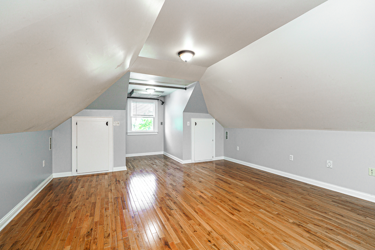 1225 Eastview Ave-47