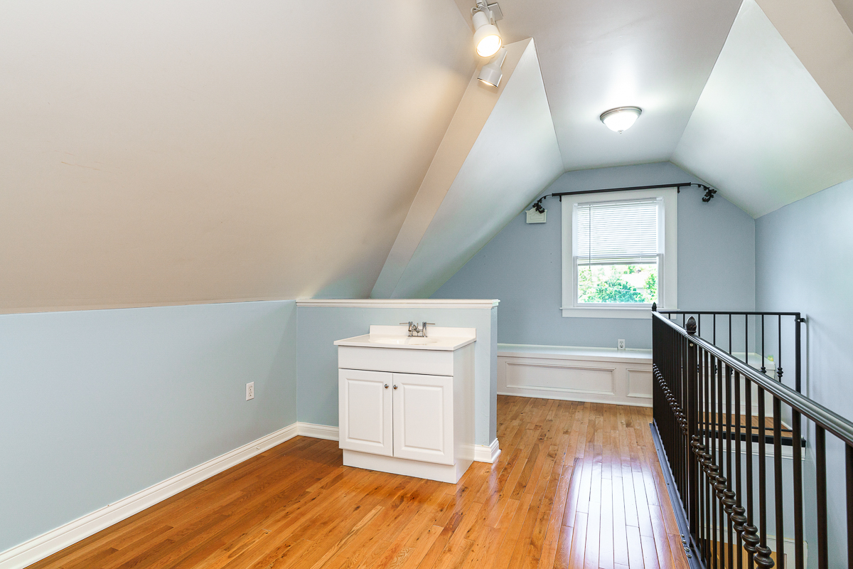 1225 Eastview Ave-48