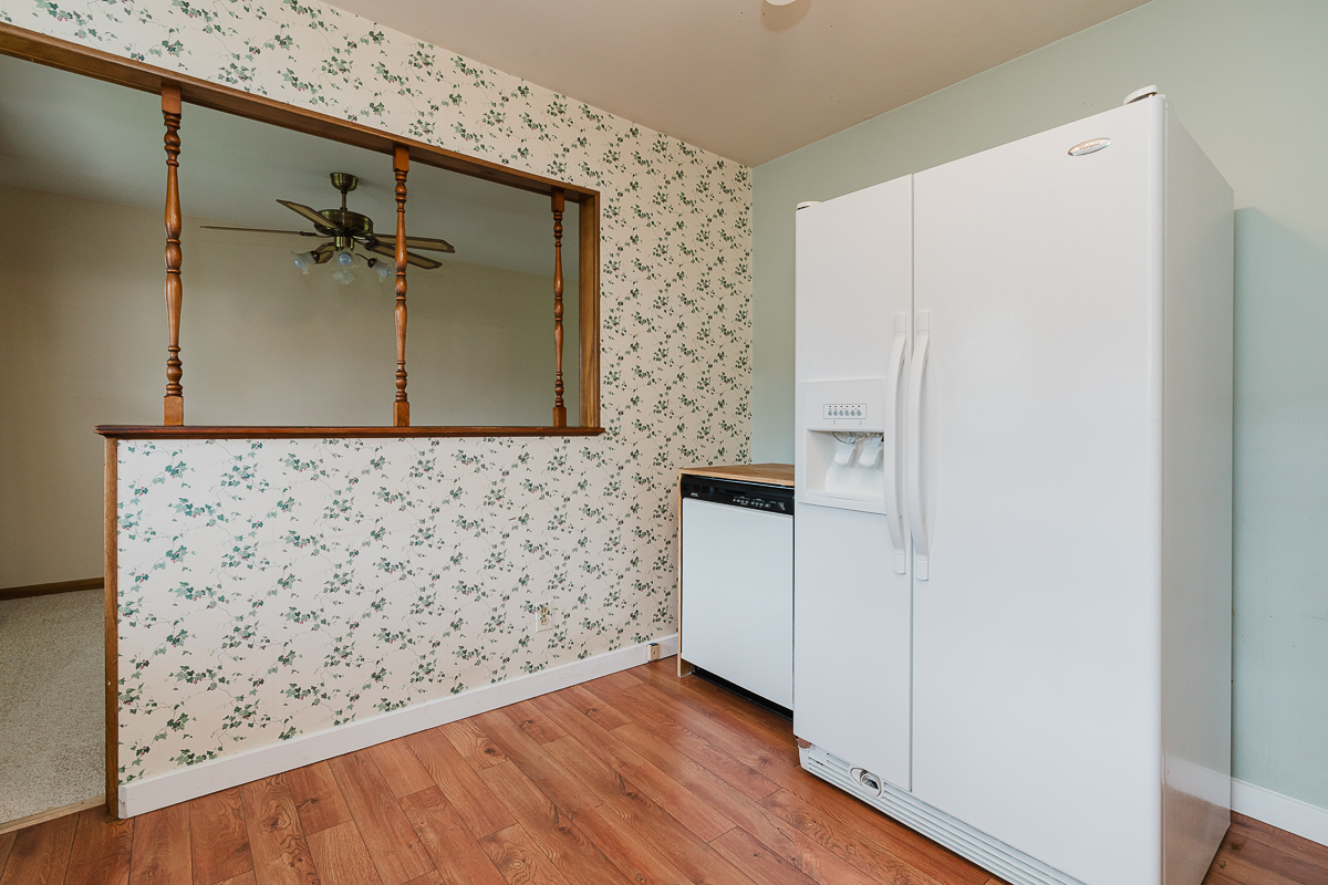 128 Letchworth Ave i-10