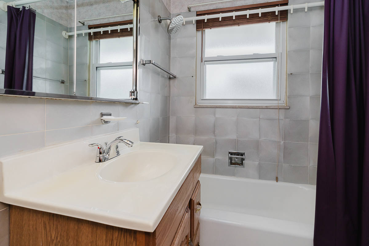 128 Letchworth Ave i-11