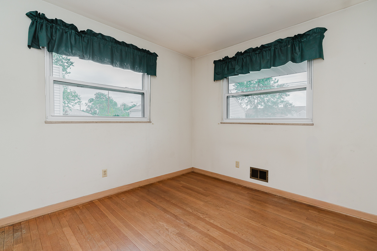 128 Letchworth Ave i-12