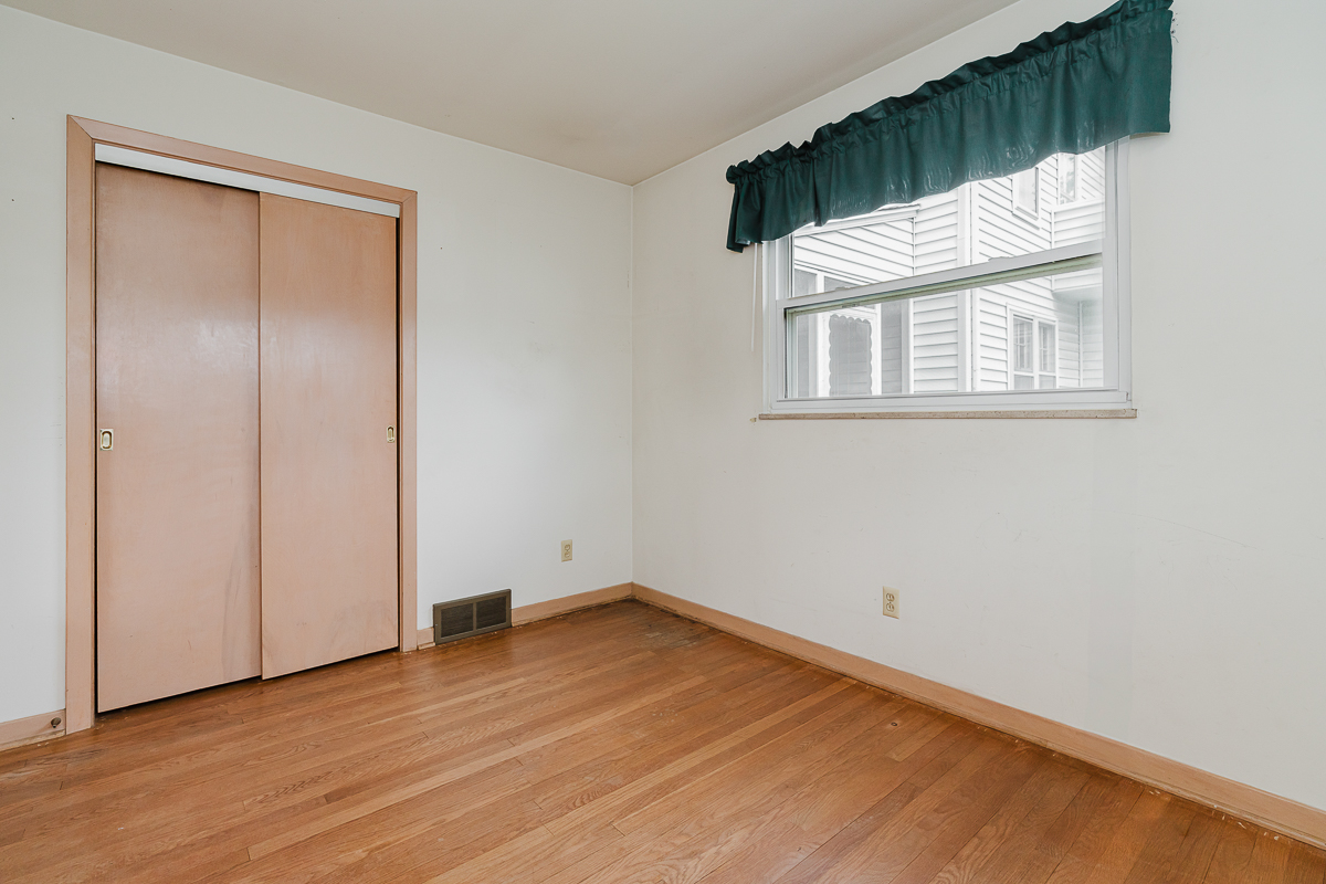 128 Letchworth Ave i-13