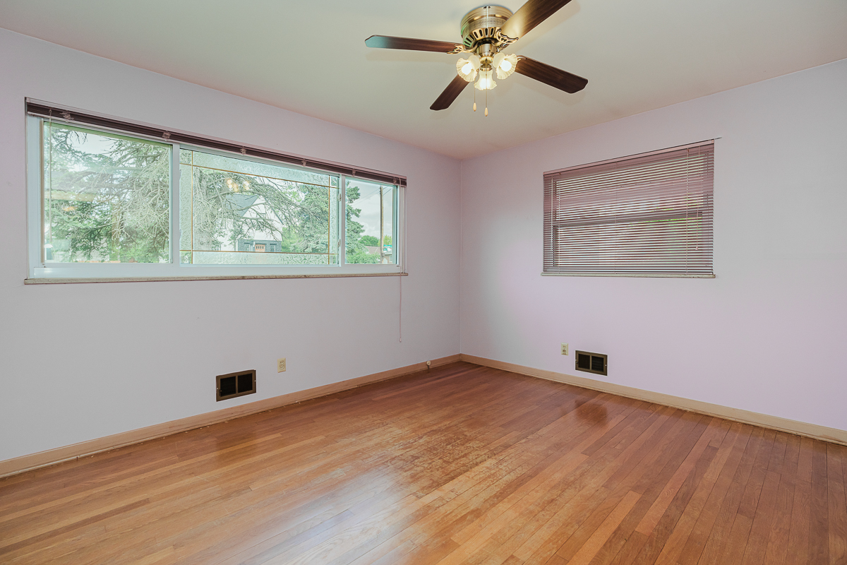 128 Letchworth Ave i-15