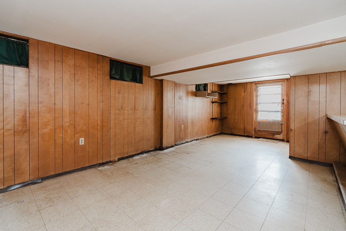 128 Letchworth Ave i-18