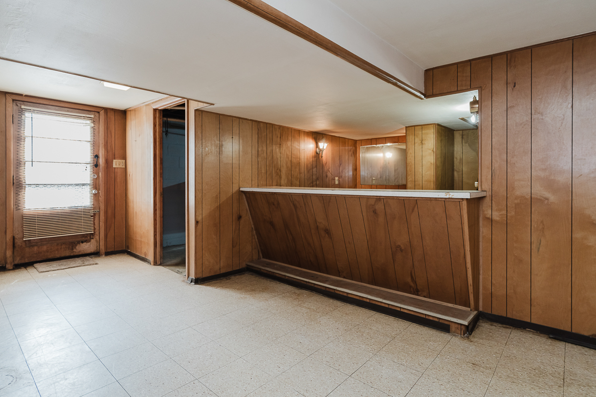 128 Letchworth Ave i-19