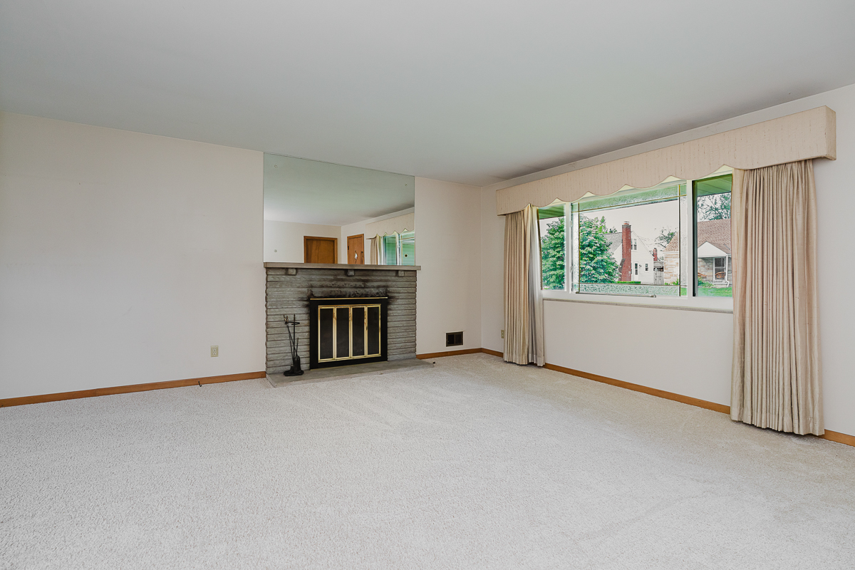 128 Letchworth Ave i-2