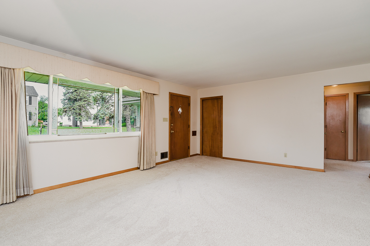 128 Letchworth Ave i-4