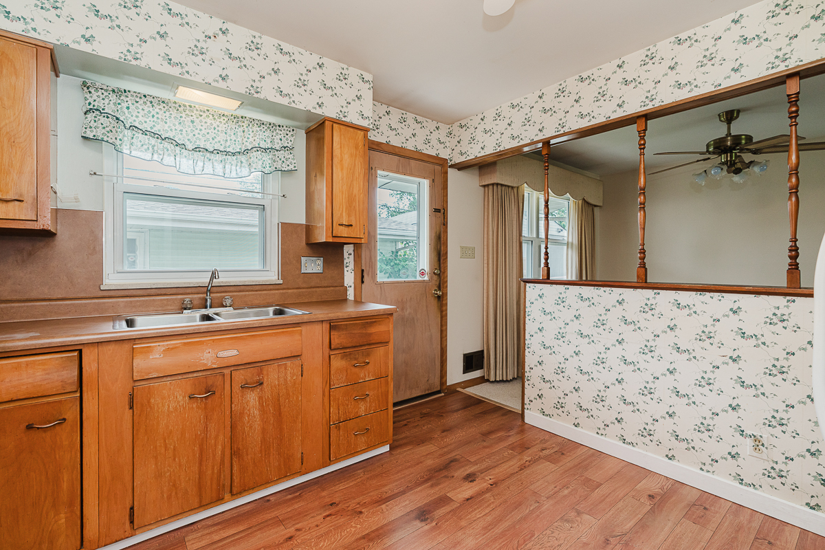 128 Letchworth Ave i-7