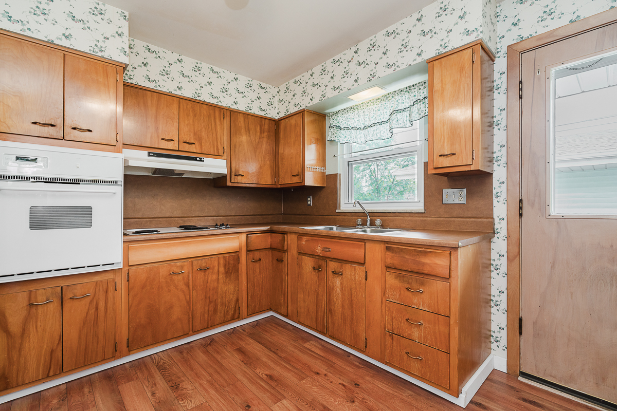 128 Letchworth Ave i-8