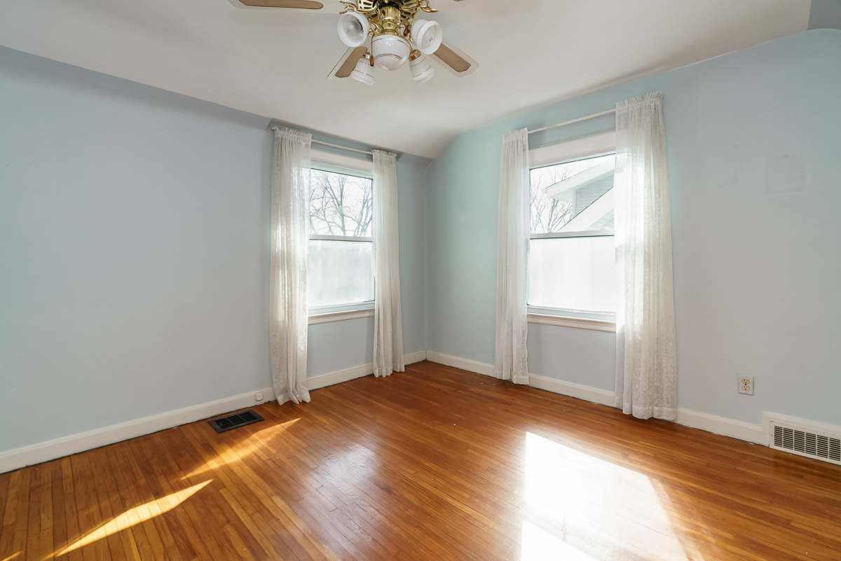 136 Fallis Rd-23