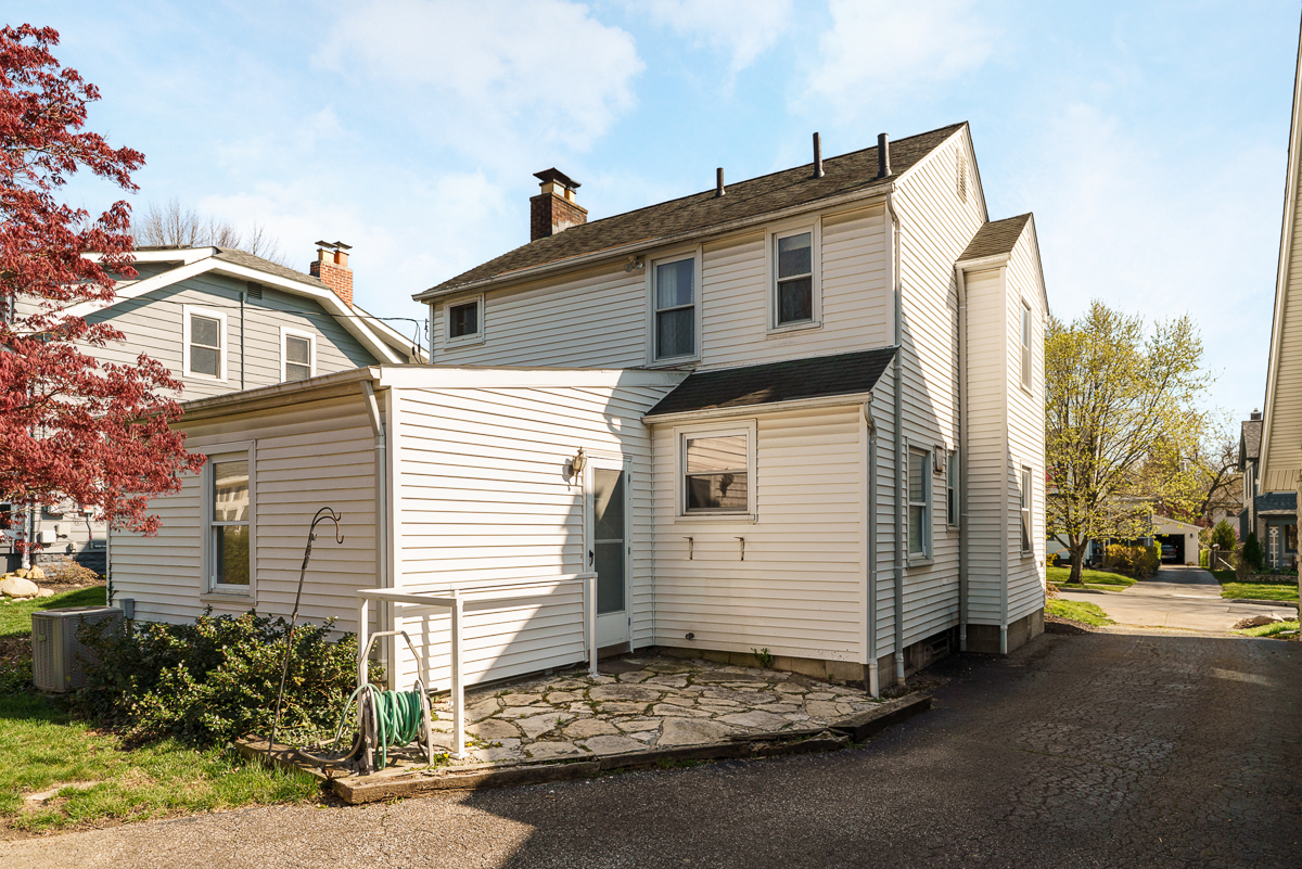 136 Fallis Rd-7