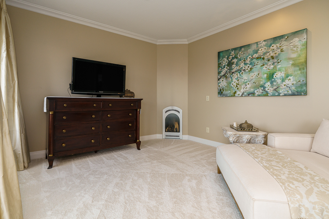 1403 Riverwood Ln-38