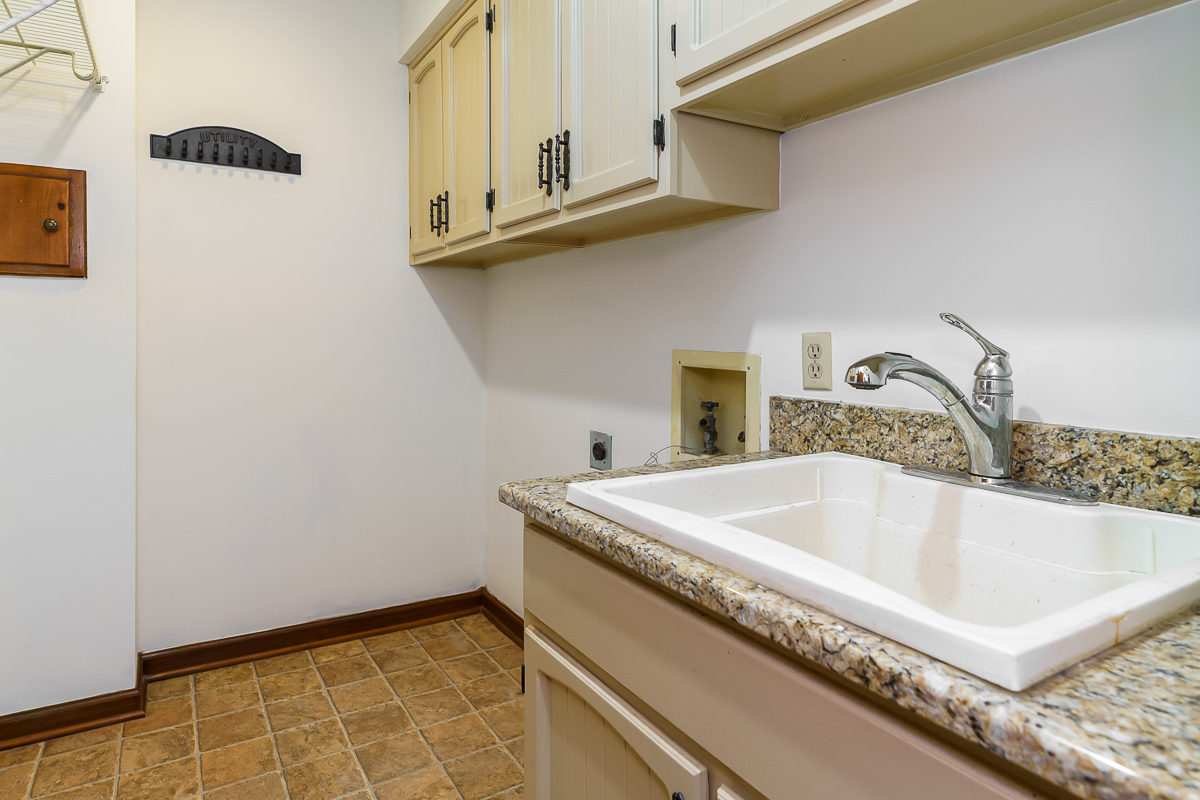 1425 Briarmeadow Dr-32