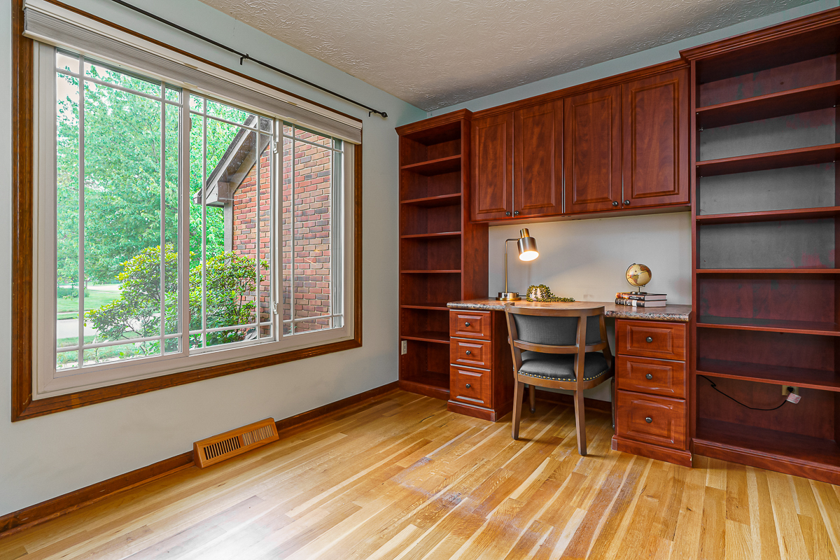 1425 Briarmeadow Dr-34