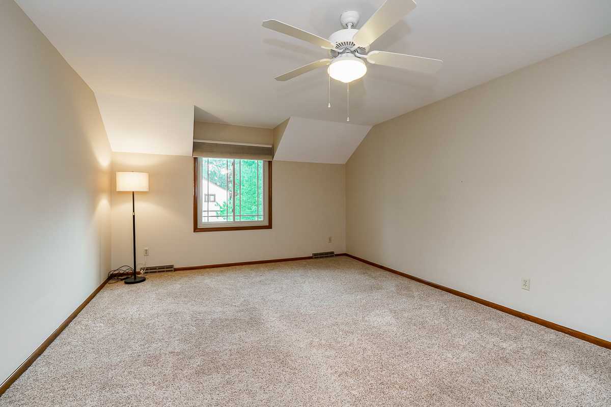 1425 Briarmeadow Dr-40