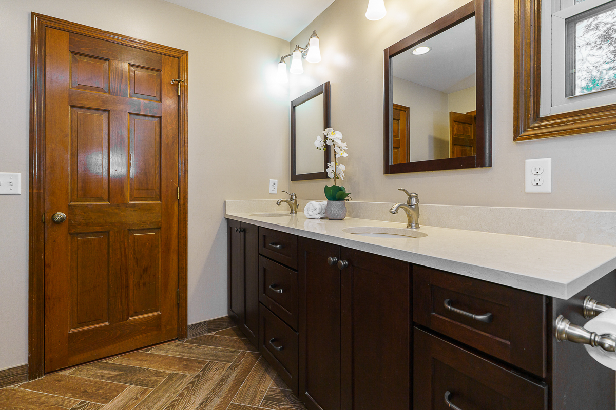 1425 Briarmeadow Dr-44