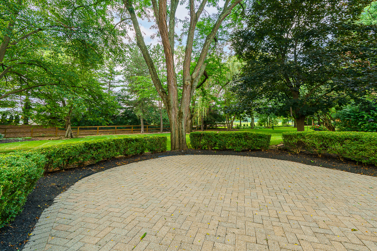 1425 Briarmeadow Dr-5