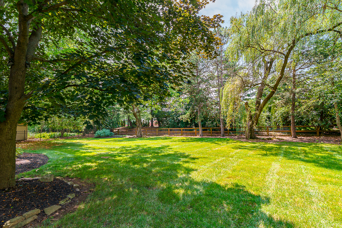 1425 Briarmeadow Dr-8