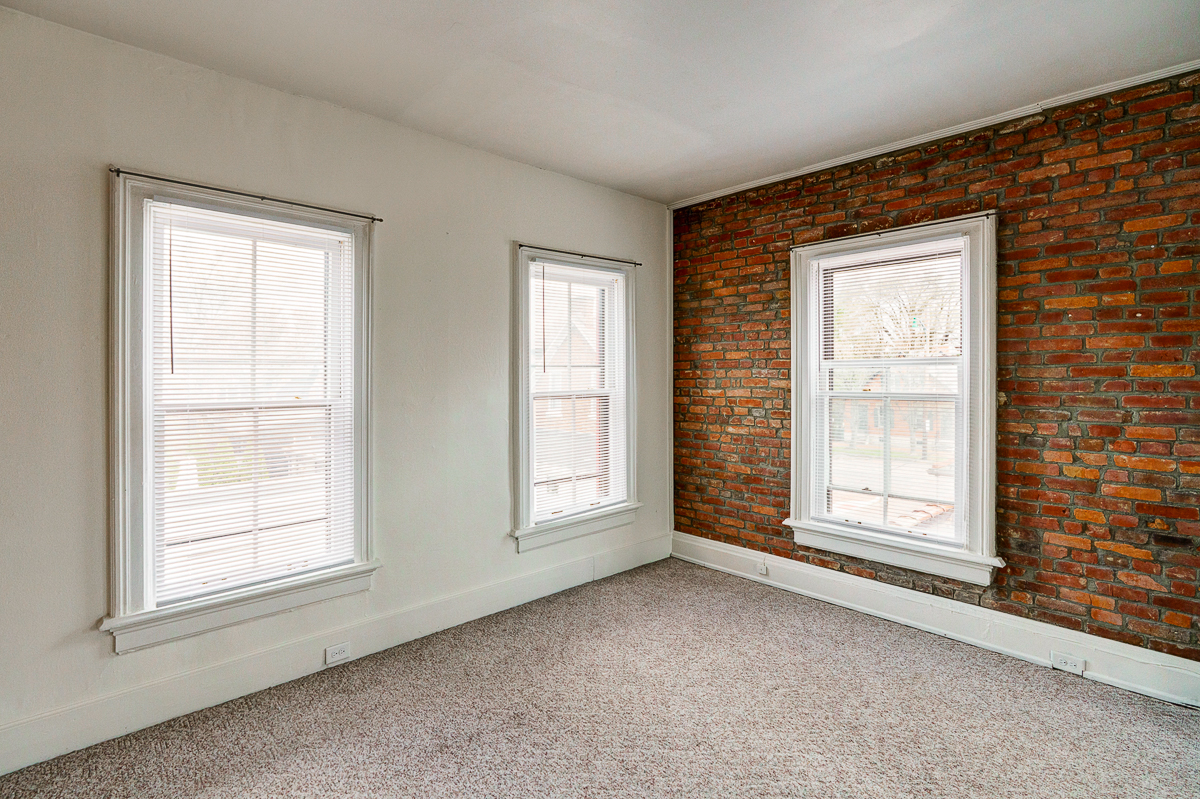 145 E Columbus St-24