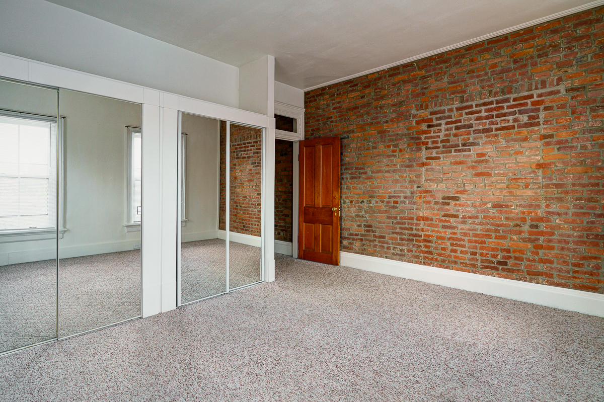 145 E Columbus St-25