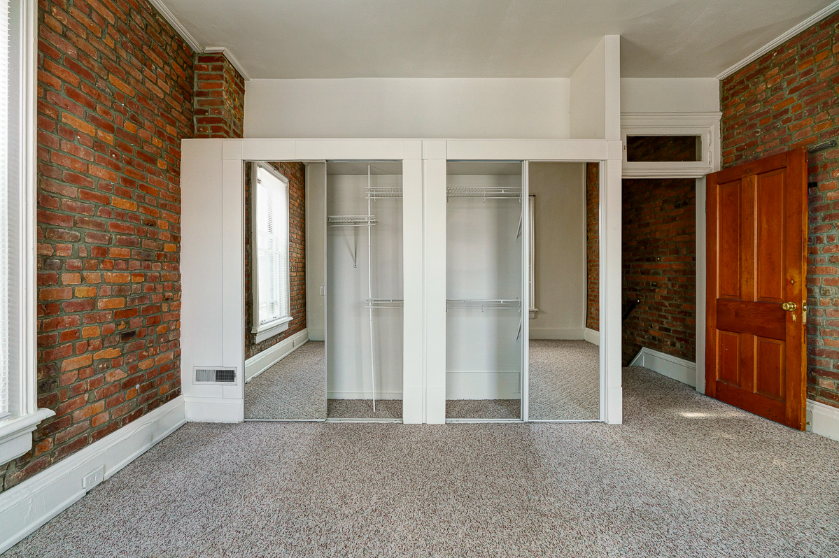 145 E Columbus St-26