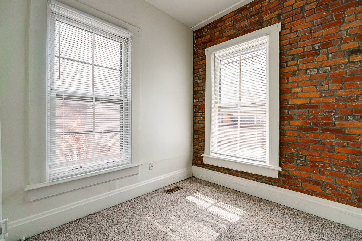 145 E Columbus St-29