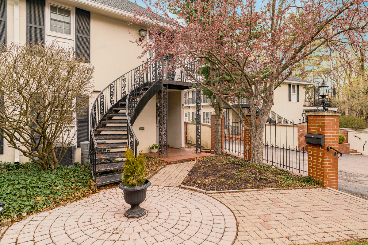 1631 Roxbury Rd Unit B5-8