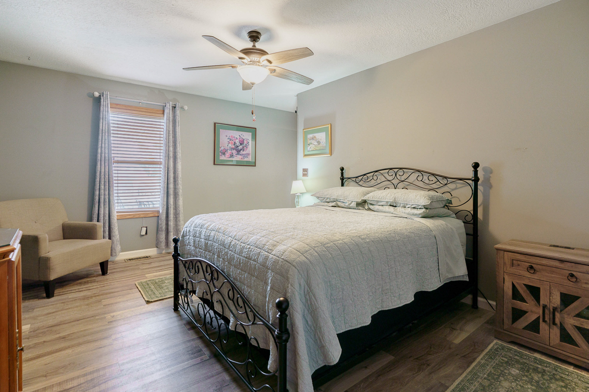 1708 Apple Valley Dr.--38