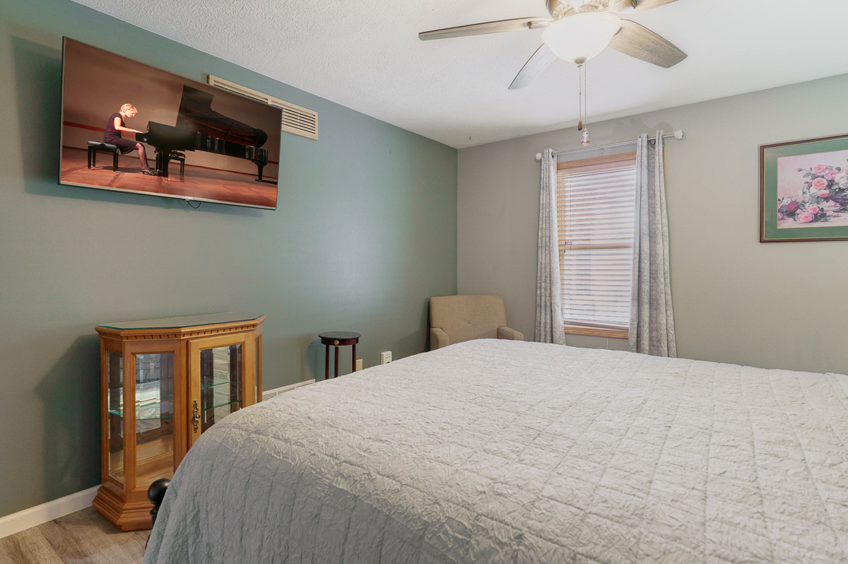 1708 Apple Valley Dr.--39