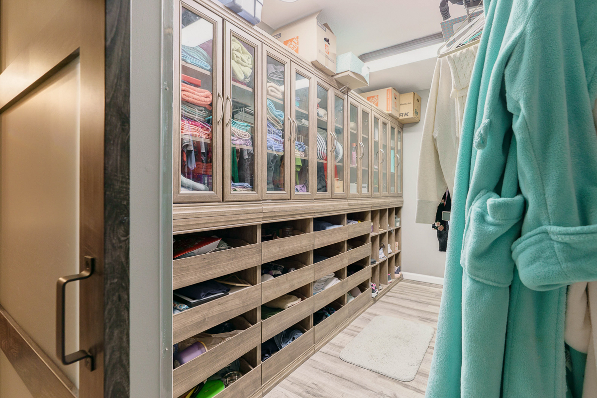 1708 Apple Valley Dr.--43