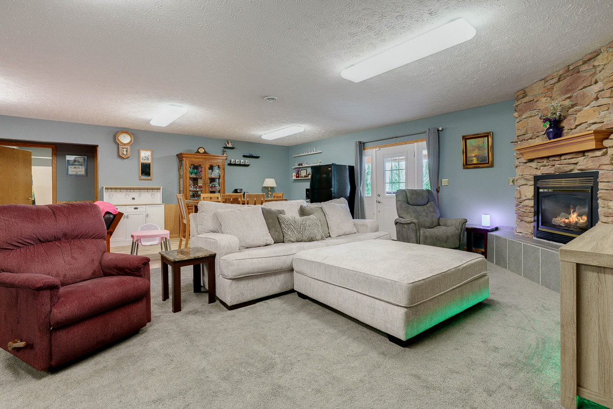 1708 Apple Valley Dr.--52