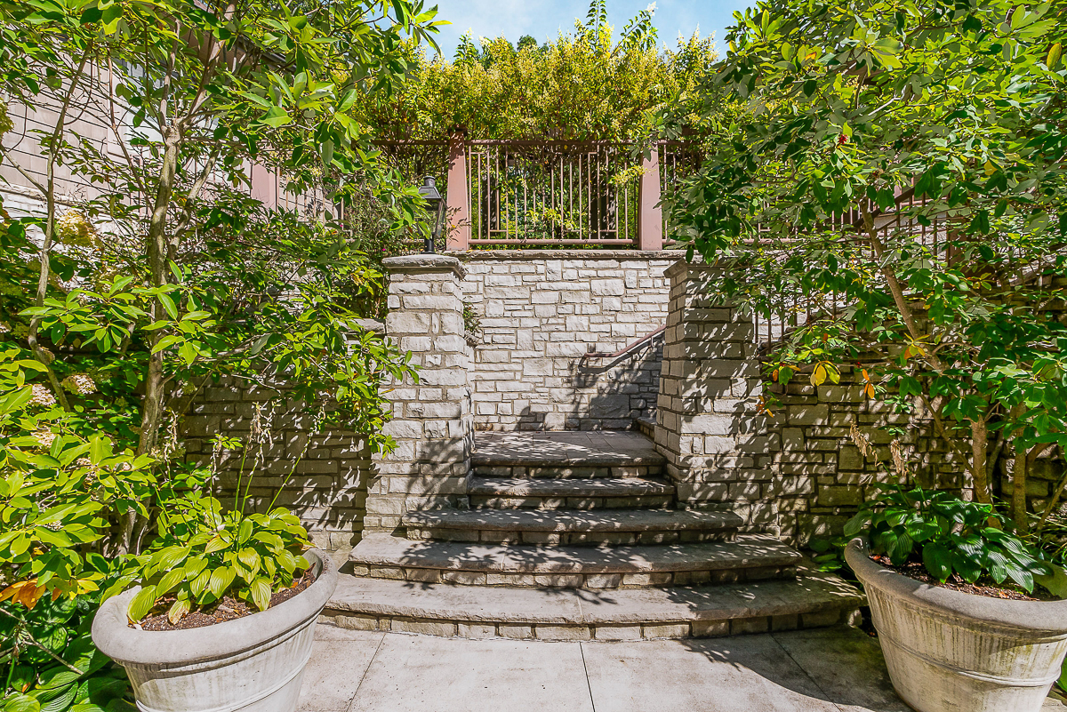 1741 Strathshire Hall Pl-24