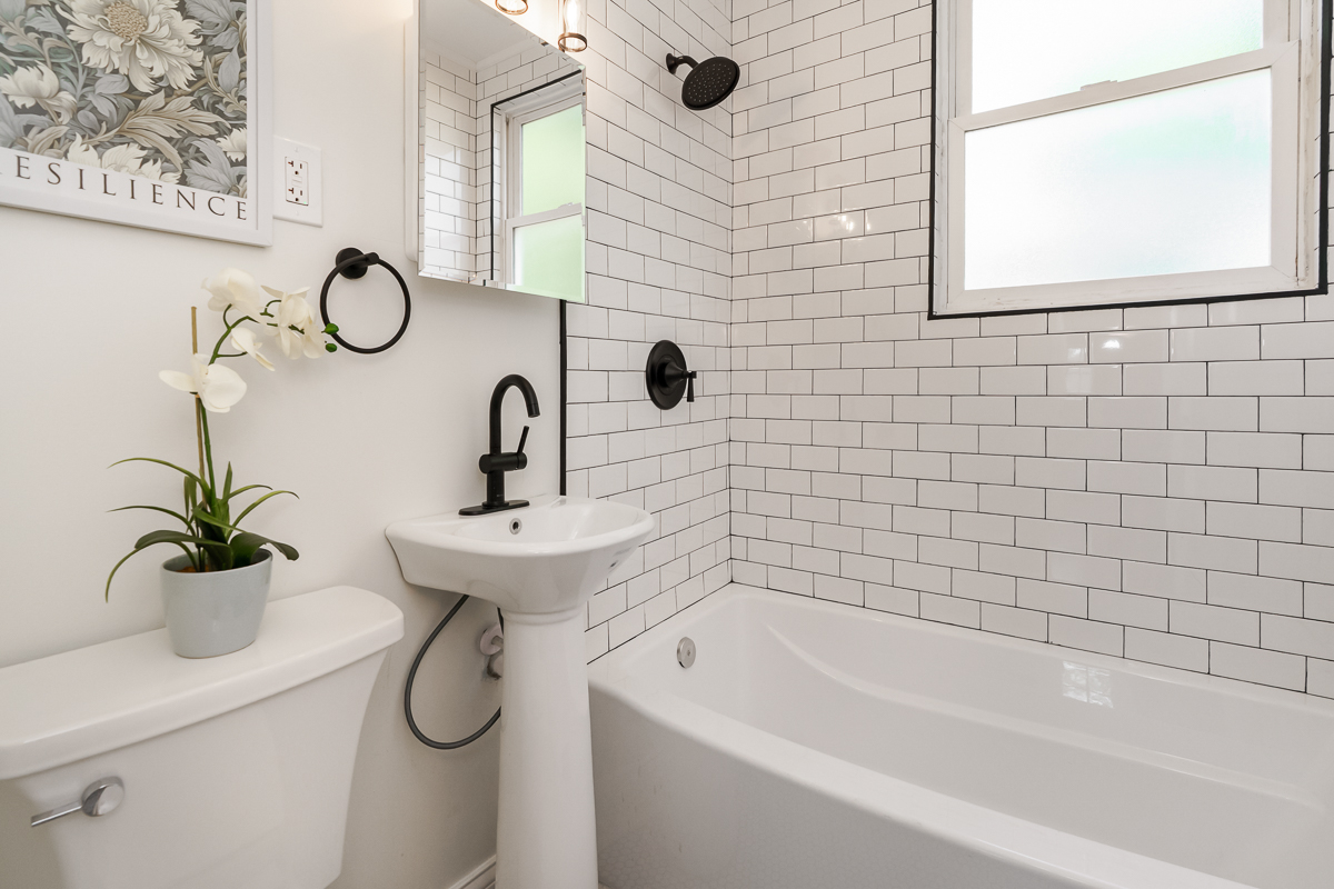 1786 Gerrard Ave-15