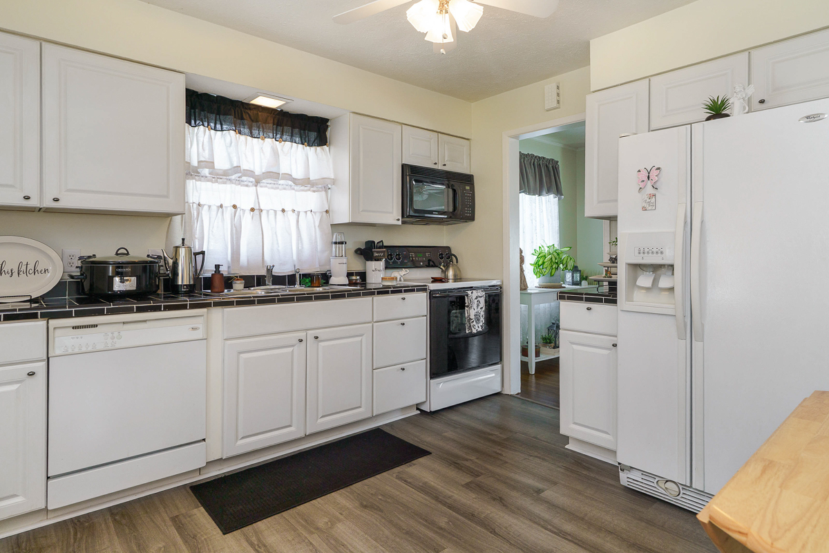 201 Rose Ave-24