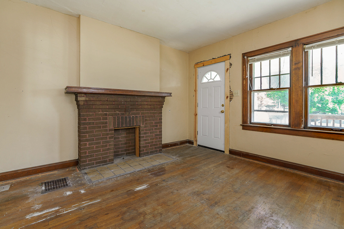 205-207 e Southwood Ave-22