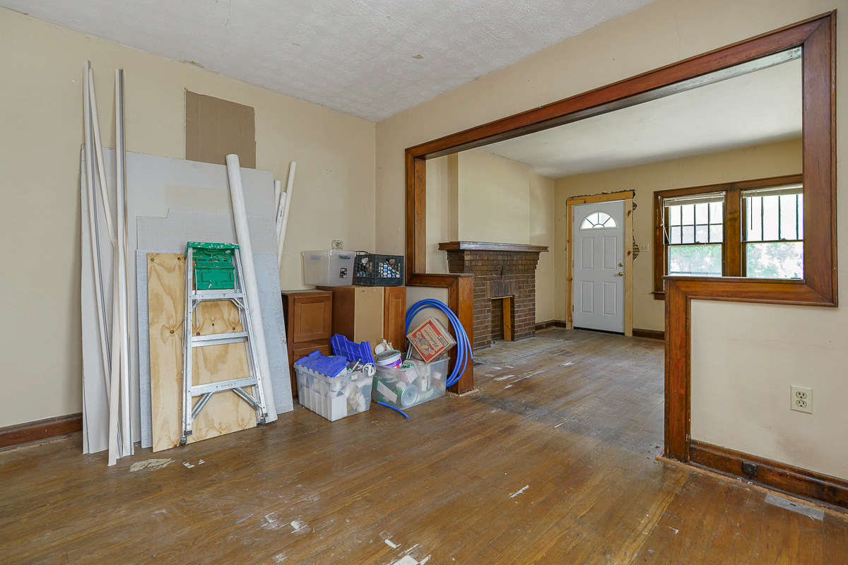 205-207 e Southwood Ave-24