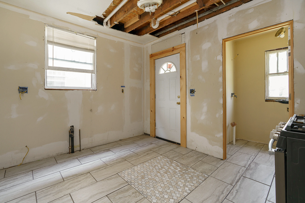 205-207 e Southwood Ave-25