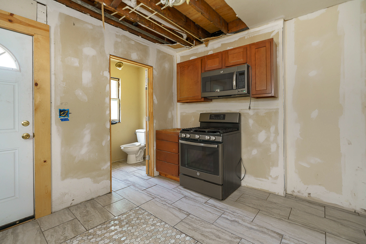 205-207 e Southwood Ave-26